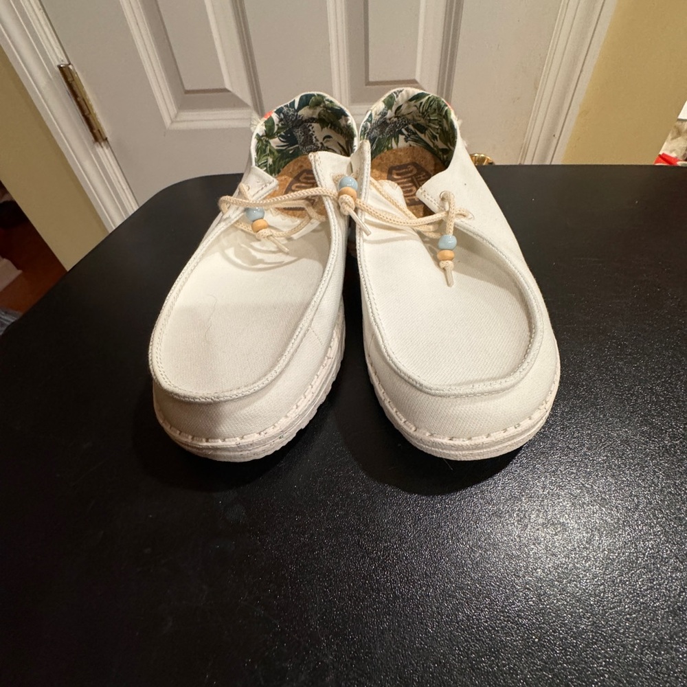 Hey Dude Wendy natural salt white Women's loafers sneakers size 10